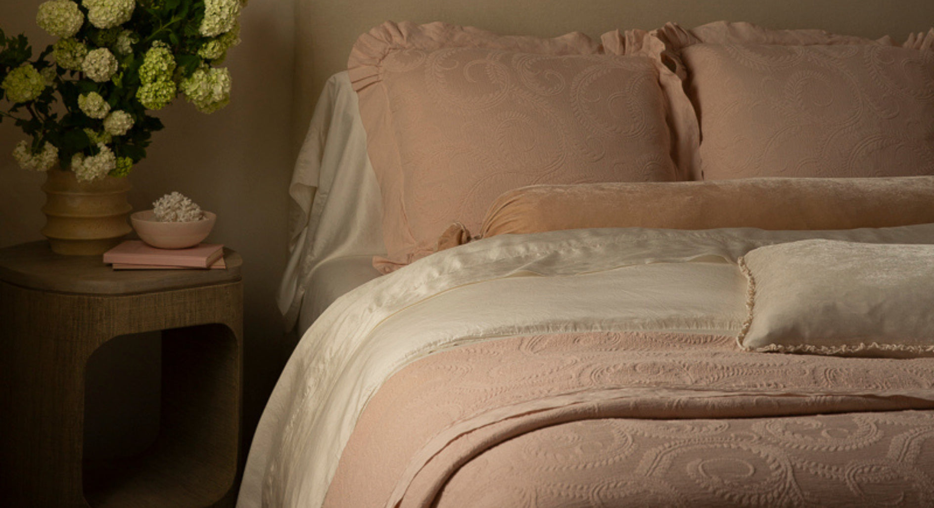 Bella Notte Linens Hero