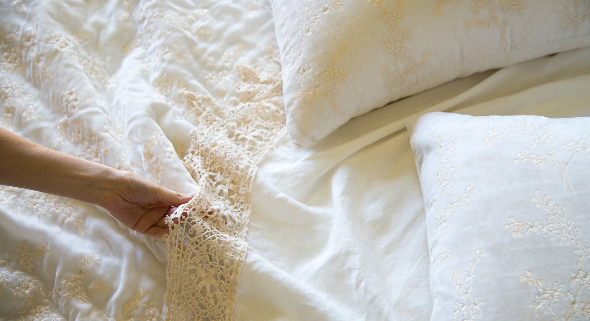 Bella Notte Linens Hero