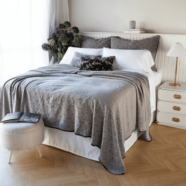 Bella Notte Linens Vienna Coverlet