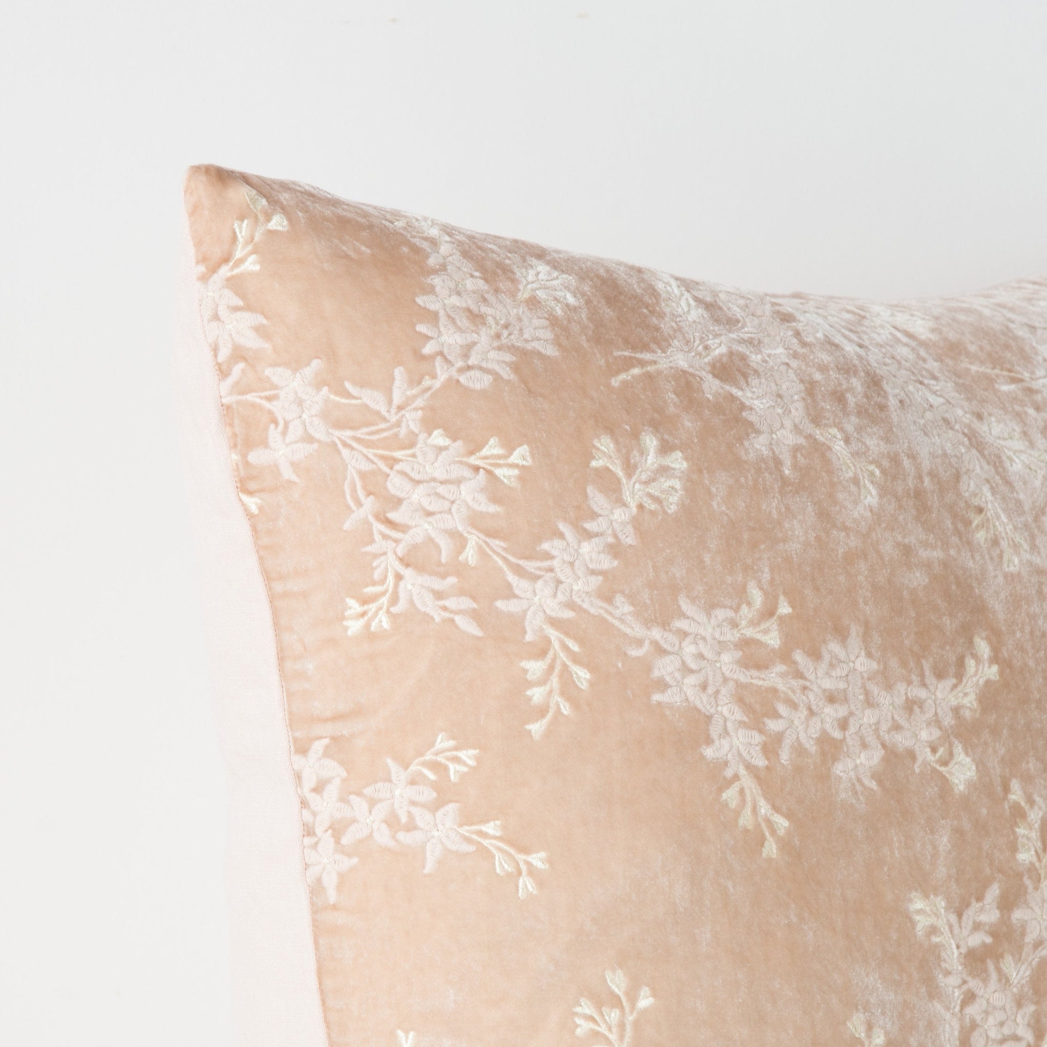 Lynette Sham | Pearl | Corner detail close-up, highlighting two-tone embroidery and linen back.