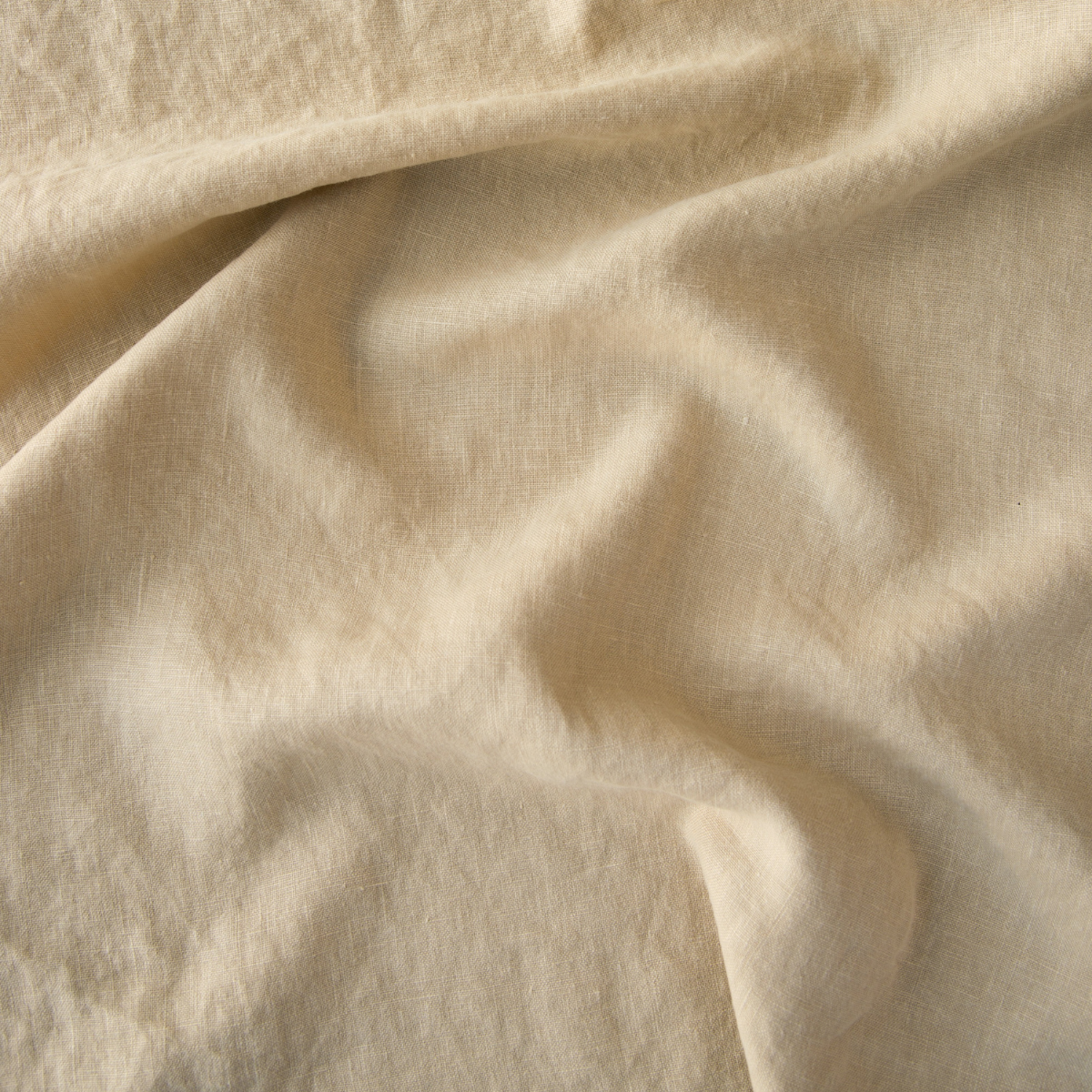 Midweight Linen Swatch Card | Honeycomb | A close up of midweight linen fabric in honeycomb, a warm golden tone.