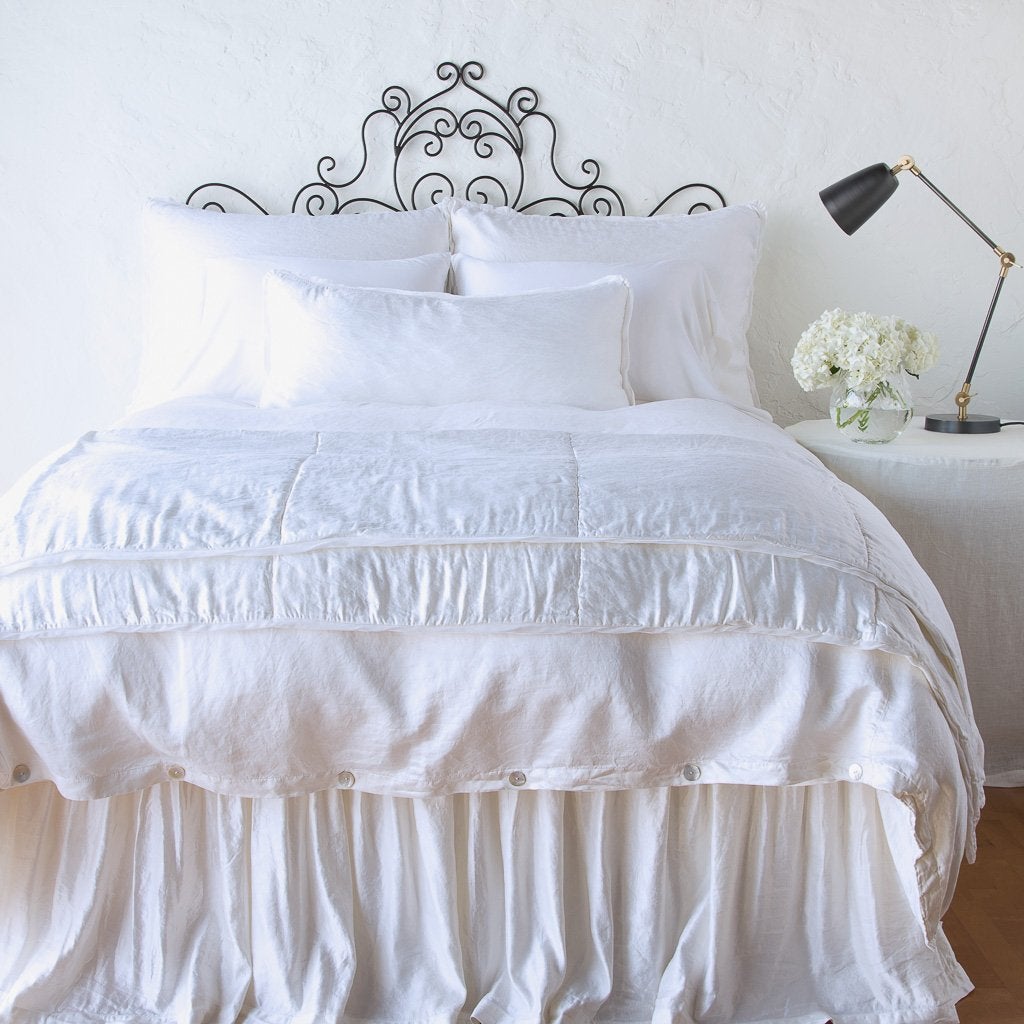 White end 2025 of bed blanket